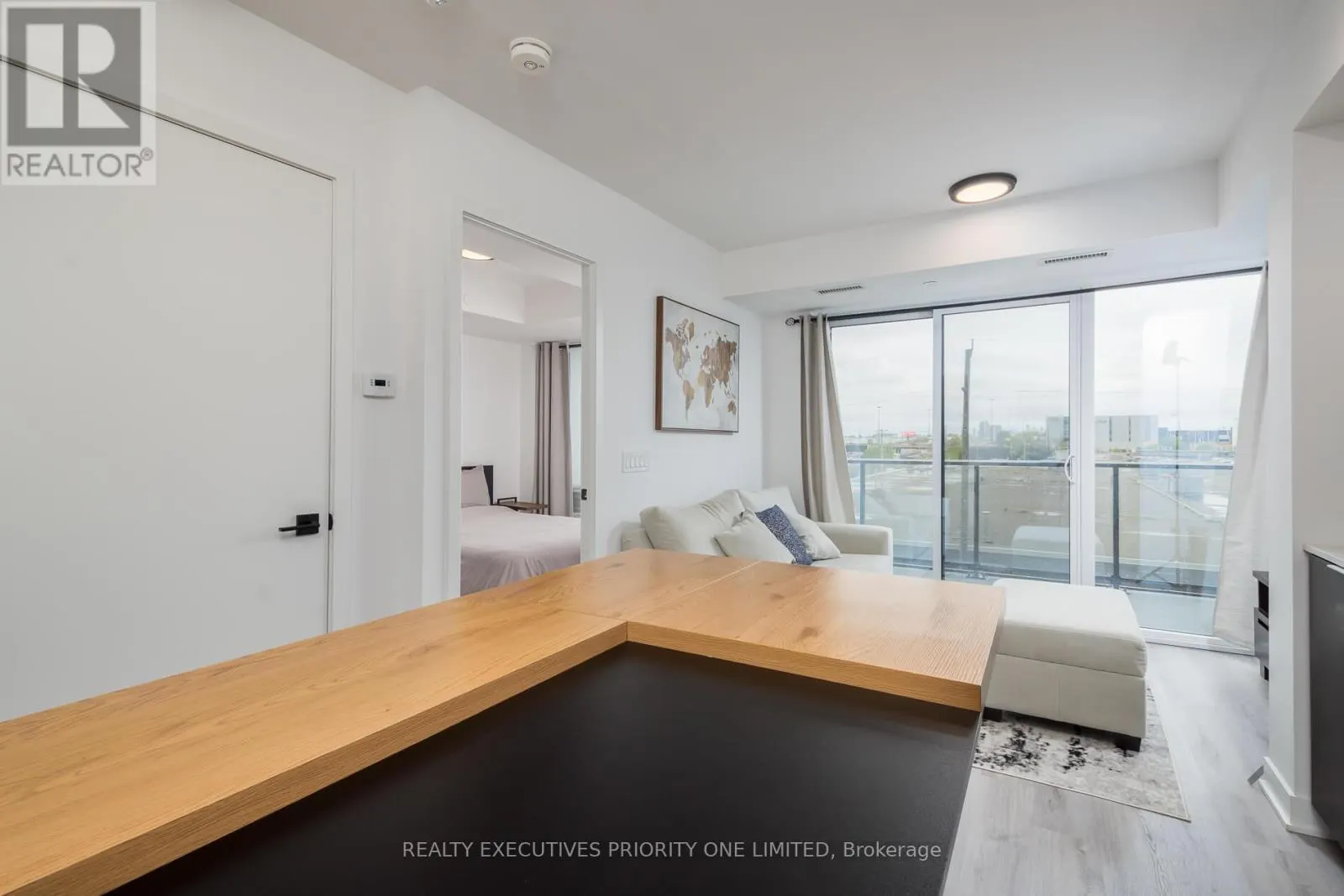 405 - 36 ZORRA STREET