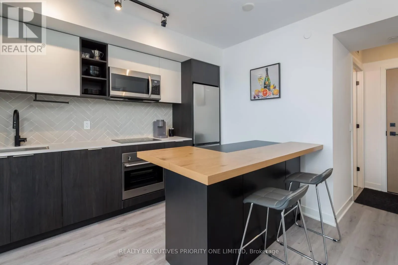405 - 36 ZORRA STREET