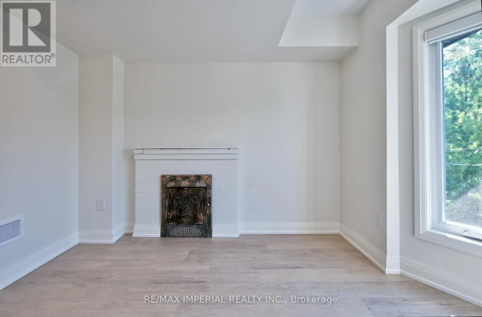 UPPER - 449 MARGUERETTA STREET