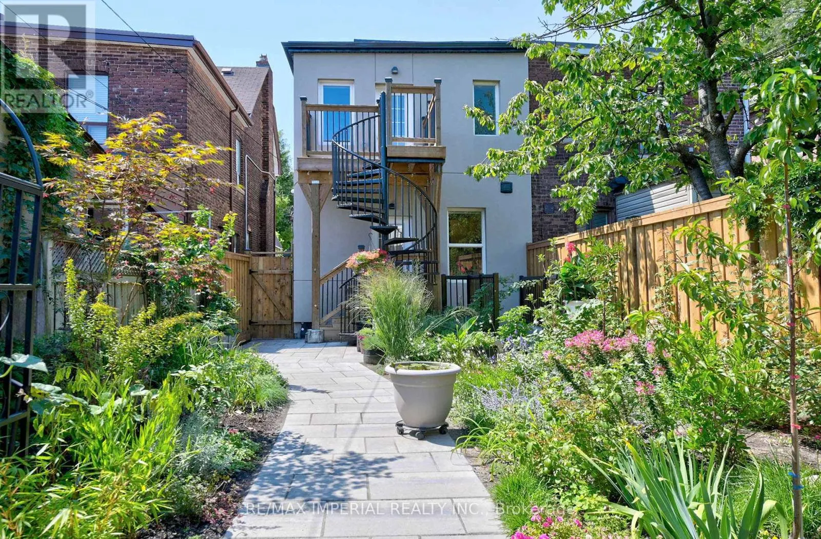 UPPER - 449 MARGUERETTA STREET