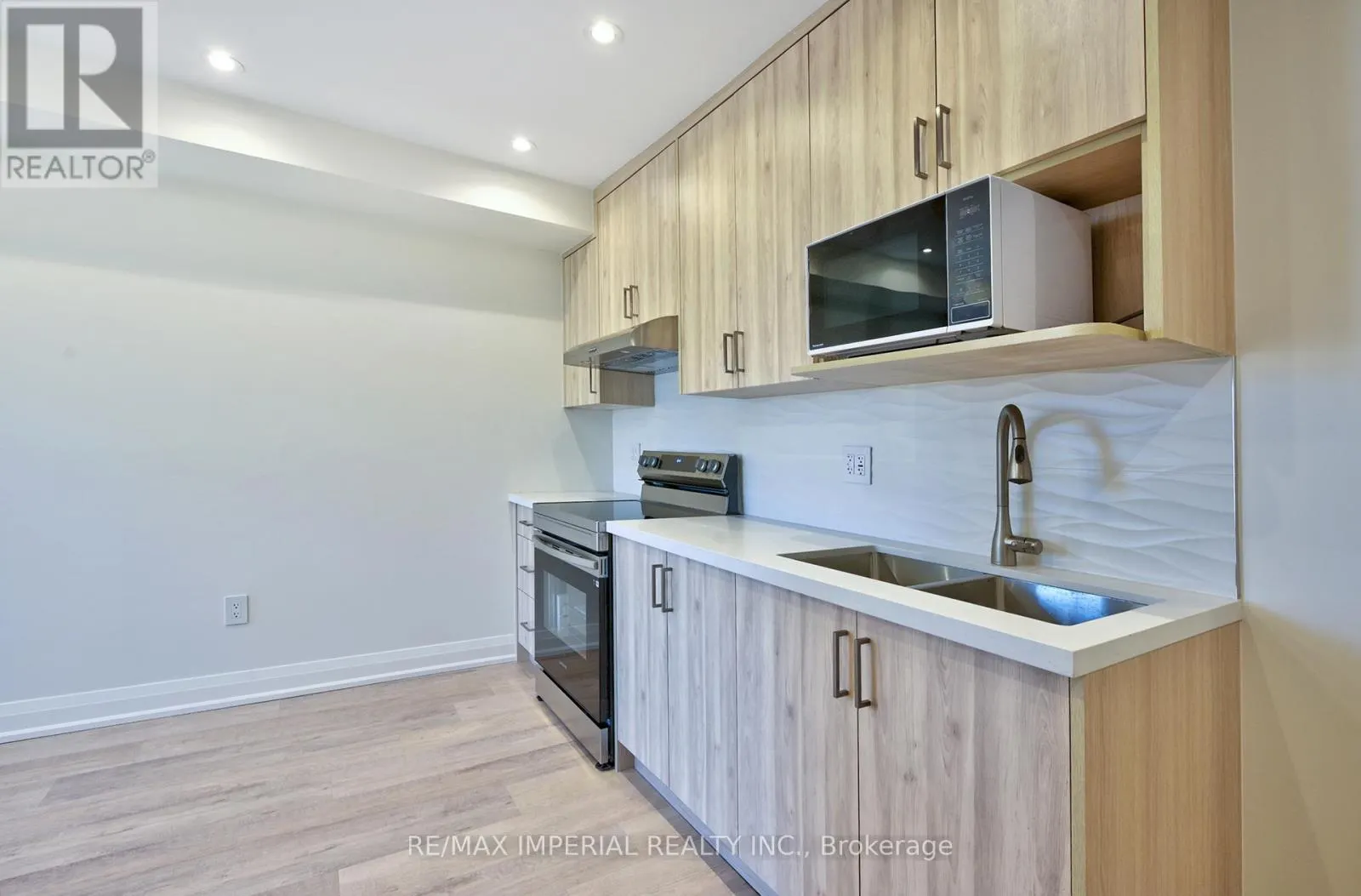 UPPER - 449 MARGUERETTA STREET