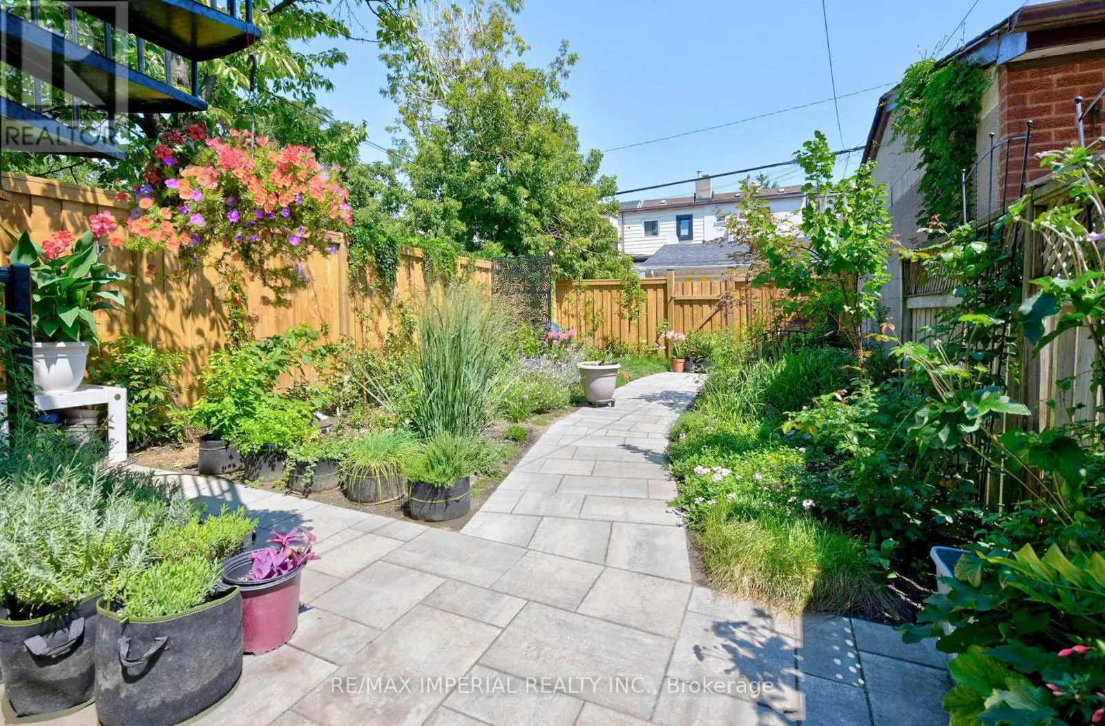 UPPER - 449 MARGUERETTA STREET