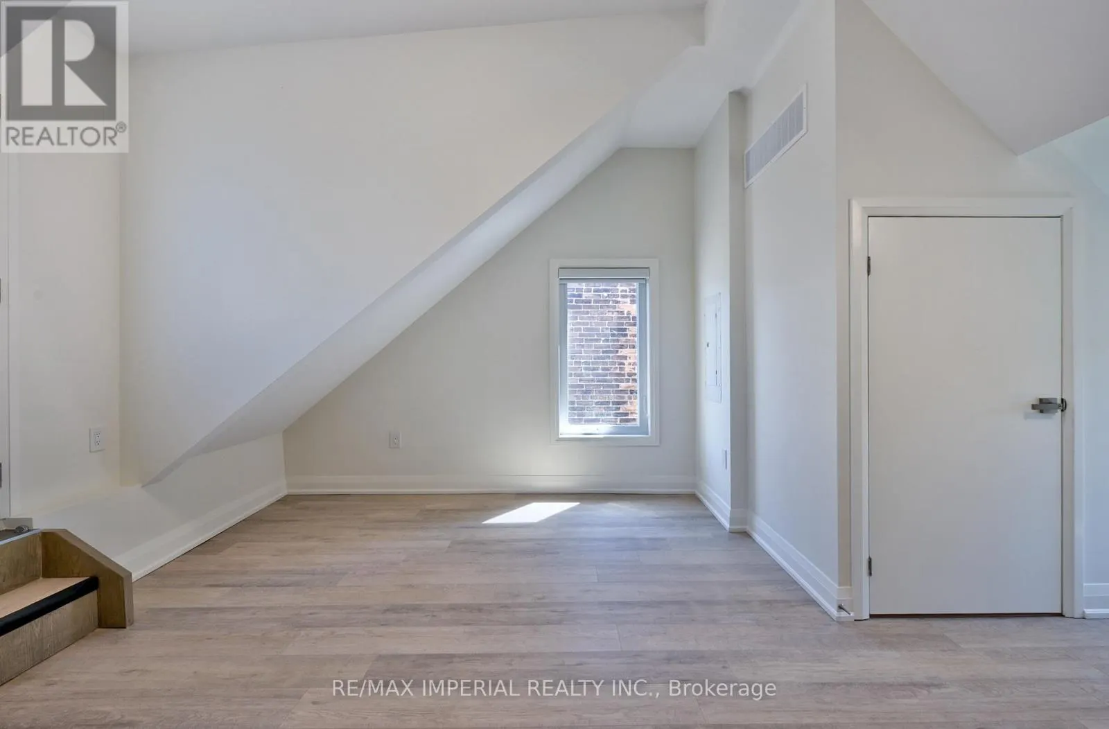 UPPER - 449 MARGUERETTA STREET