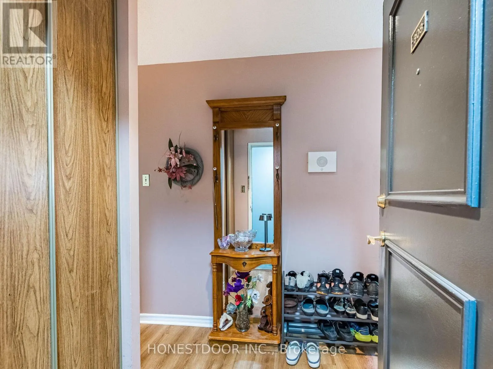 808 - 3590 KANEFF CRESCENT
