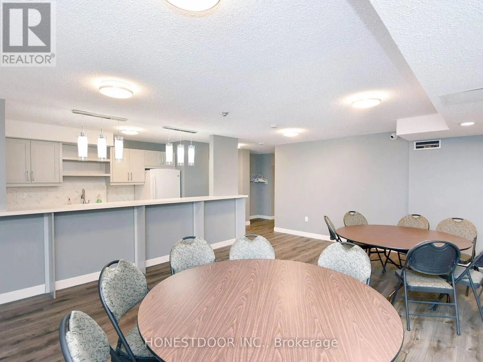 808 - 3590 KANEFF CRESCENT