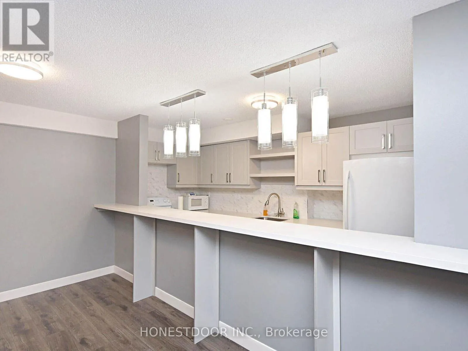 808 - 3590 KANEFF CRESCENT