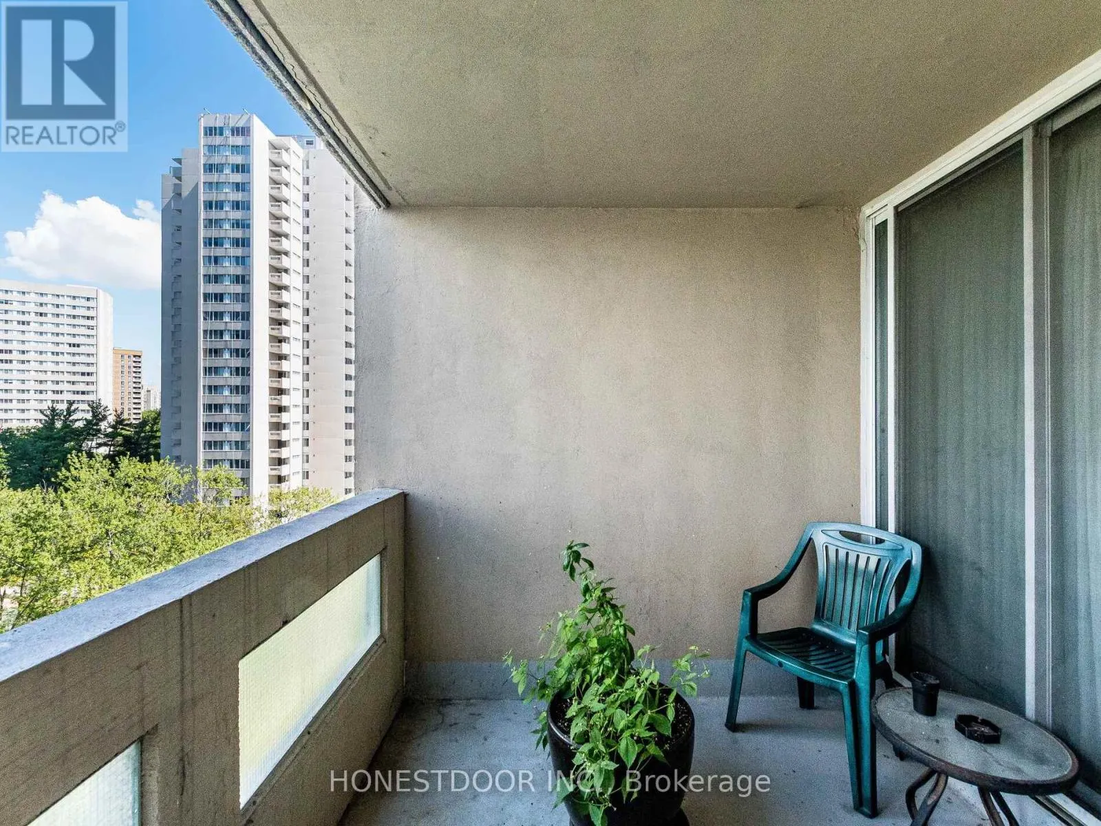 808 - 3590 KANEFF CRESCENT
