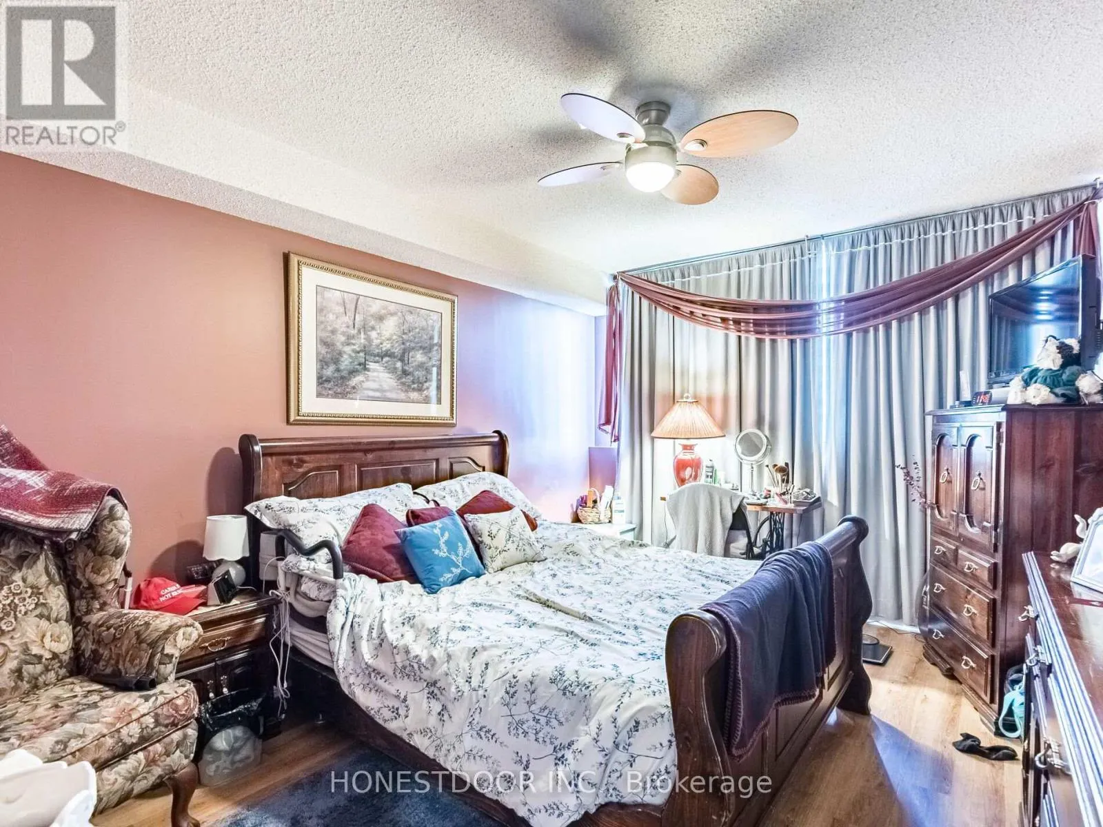 808 - 3590 KANEFF CRESCENT