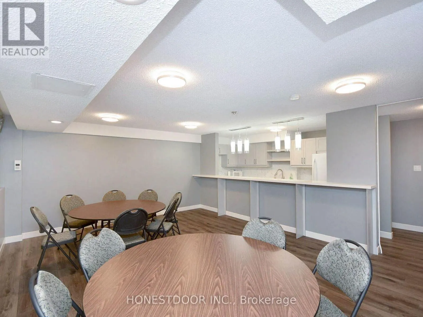 808 - 3590 KANEFF CRESCENT