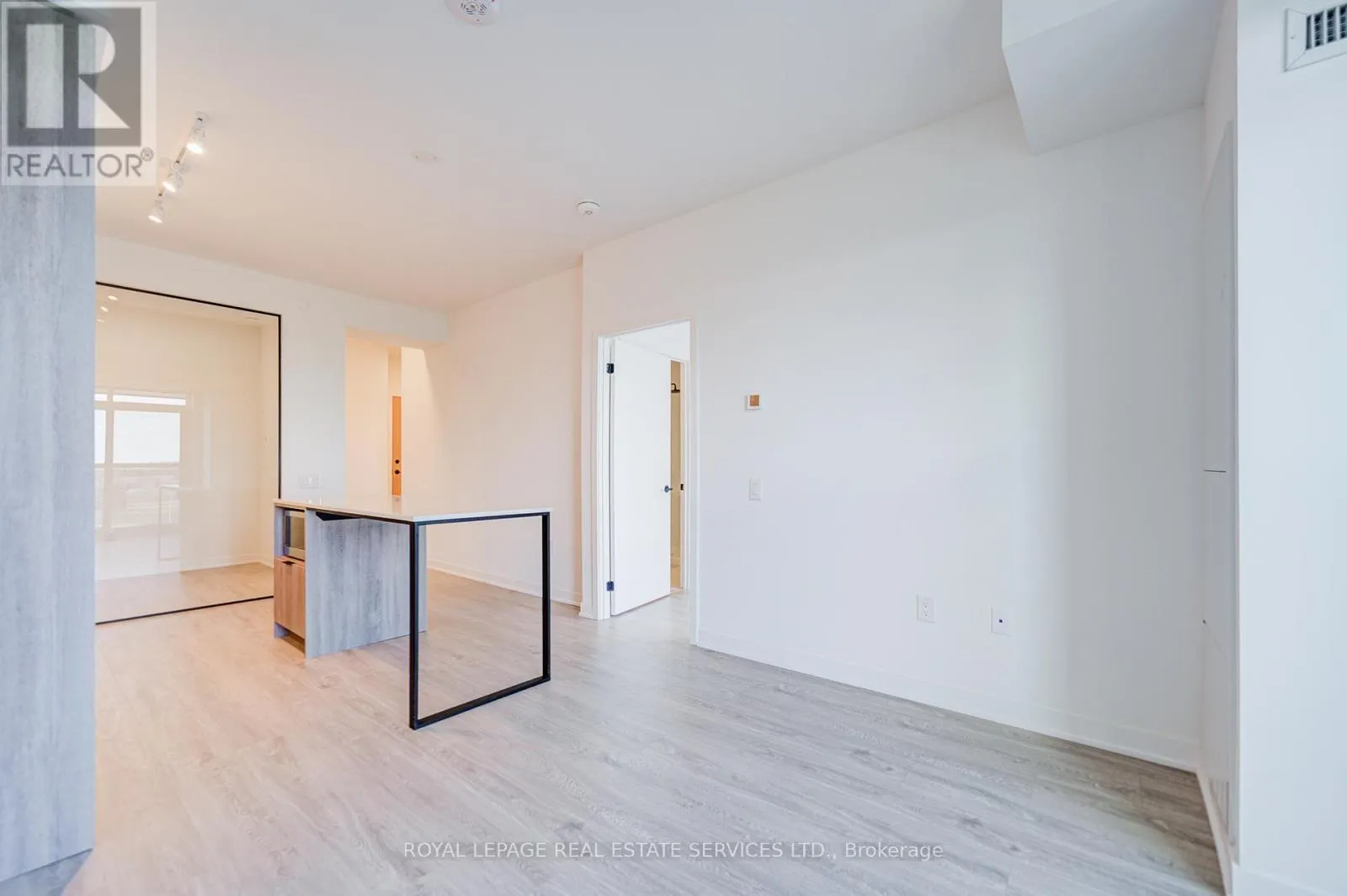 1007 - 2495 EGLINTON AVENUE W