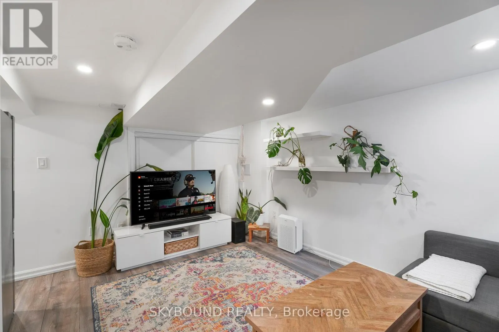 790 THE QUEENSWAY