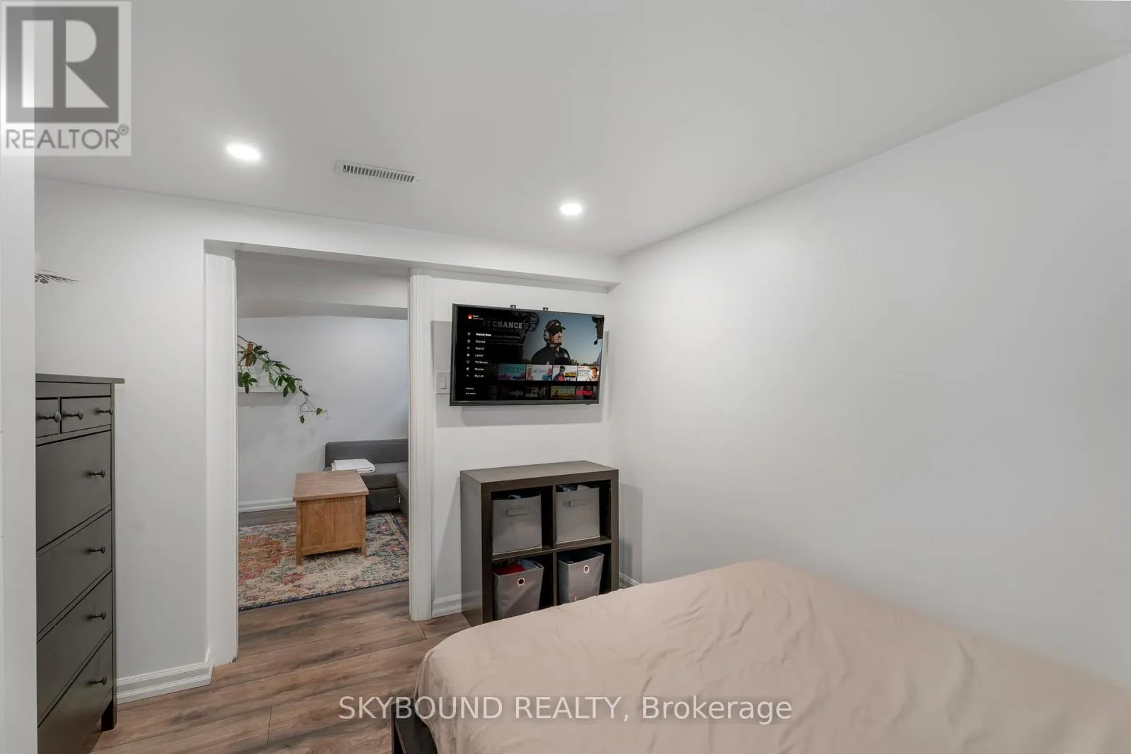 790 THE QUEENSWAY