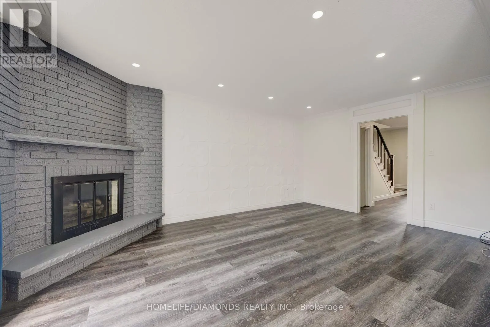370 HANSEN ROAD N