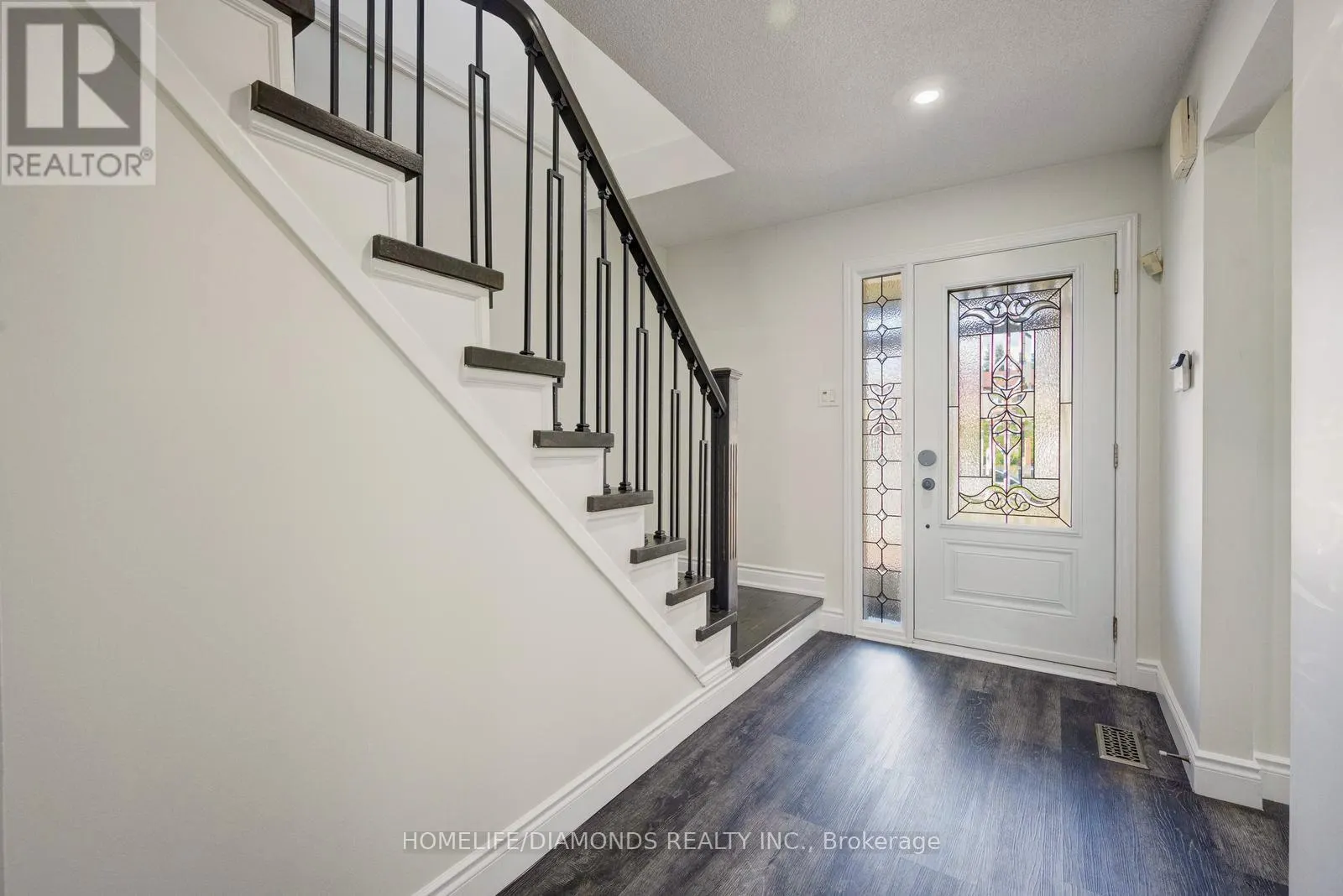 370 HANSEN ROAD N