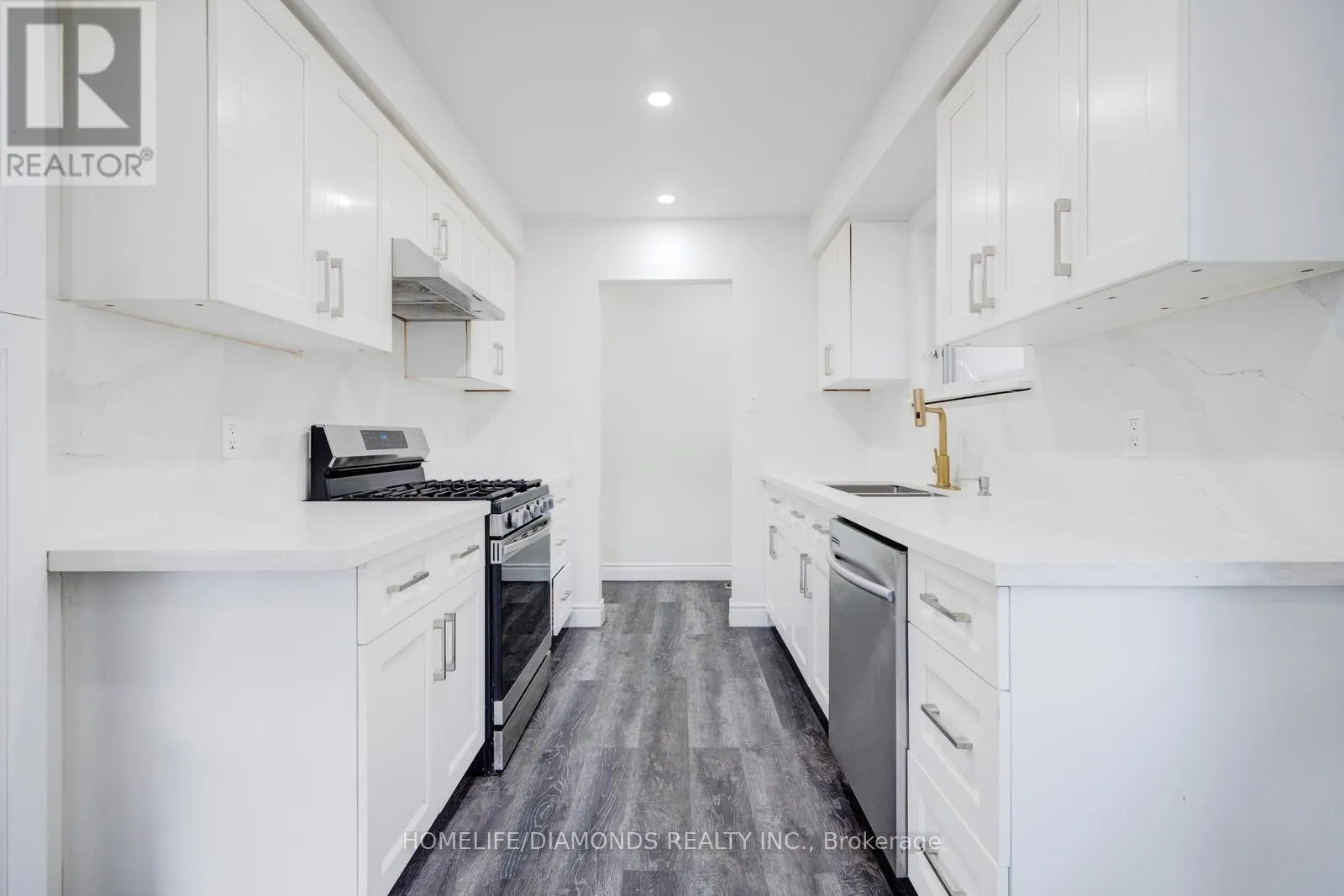 370 HANSEN ROAD N