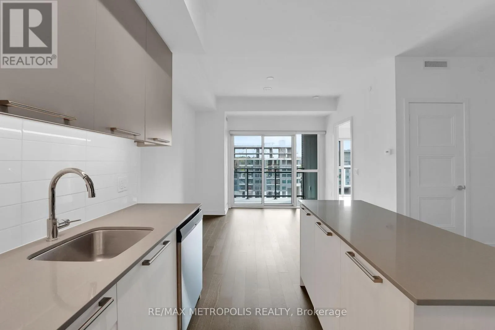 602 - 25 NEIGHBOURHOOD LANE
