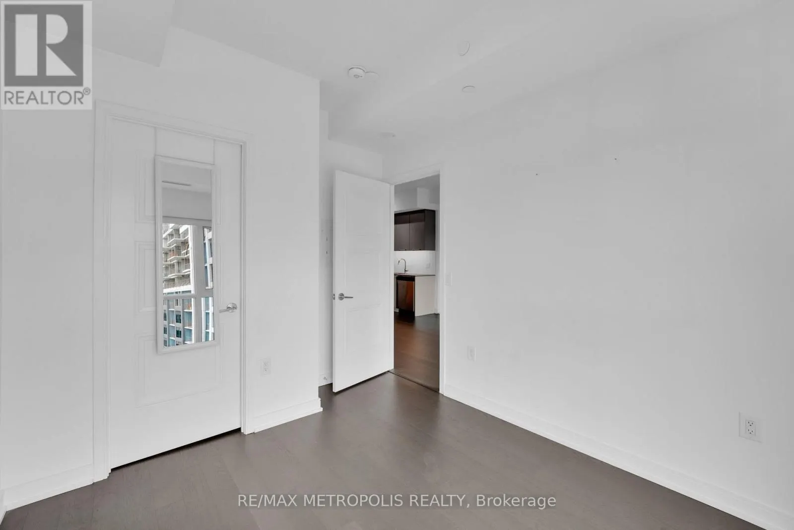 602 - 25 NEIGHBOURHOOD LANE