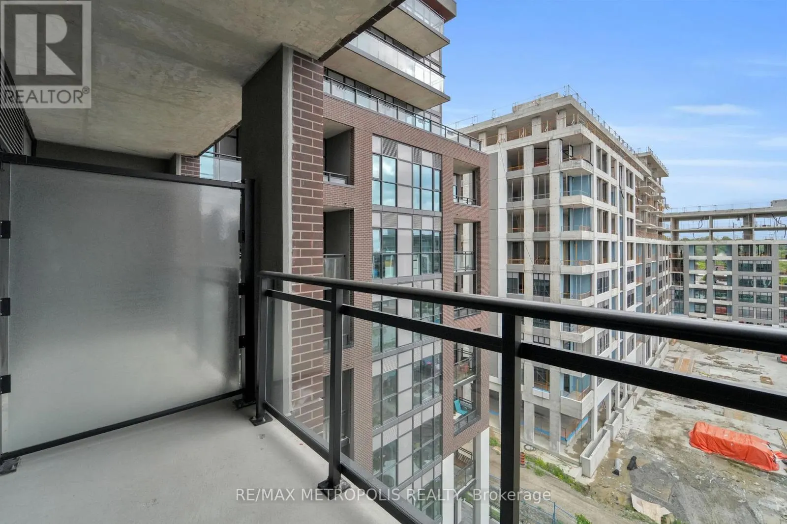 602 - 25 NEIGHBOURHOOD LANE