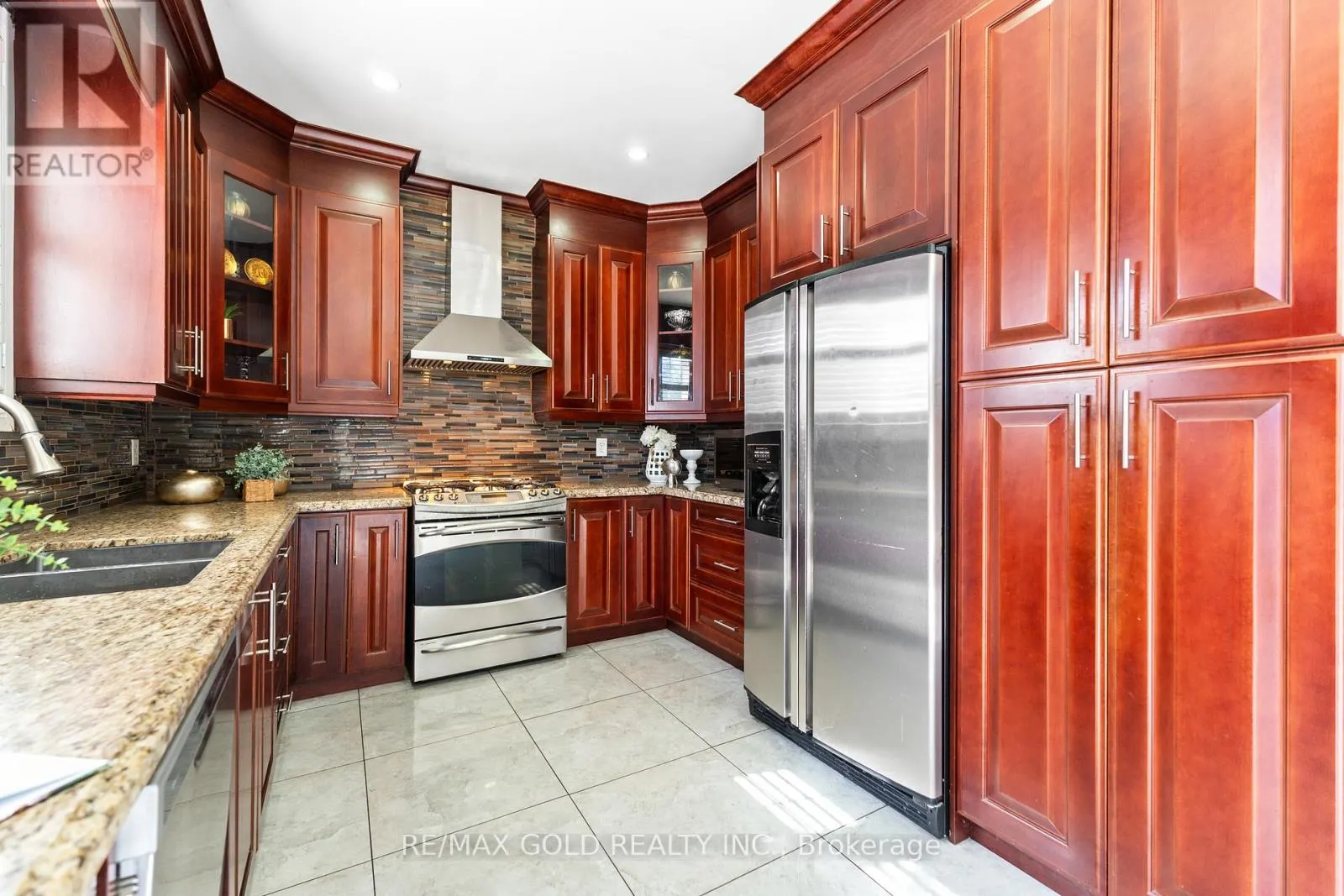 25 CASTLE MOUNTAIN DRIVE