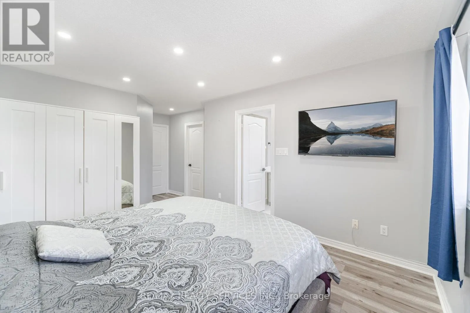 10 MARTREE CRESCENT