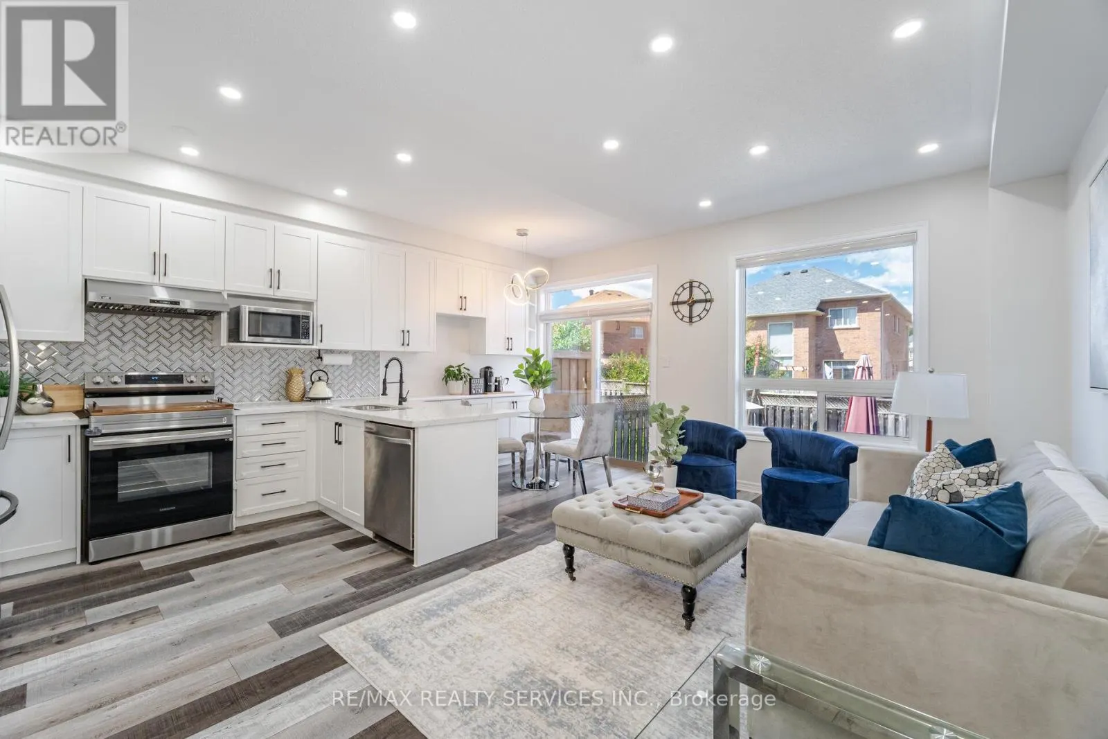 10 MARTREE CRESCENT