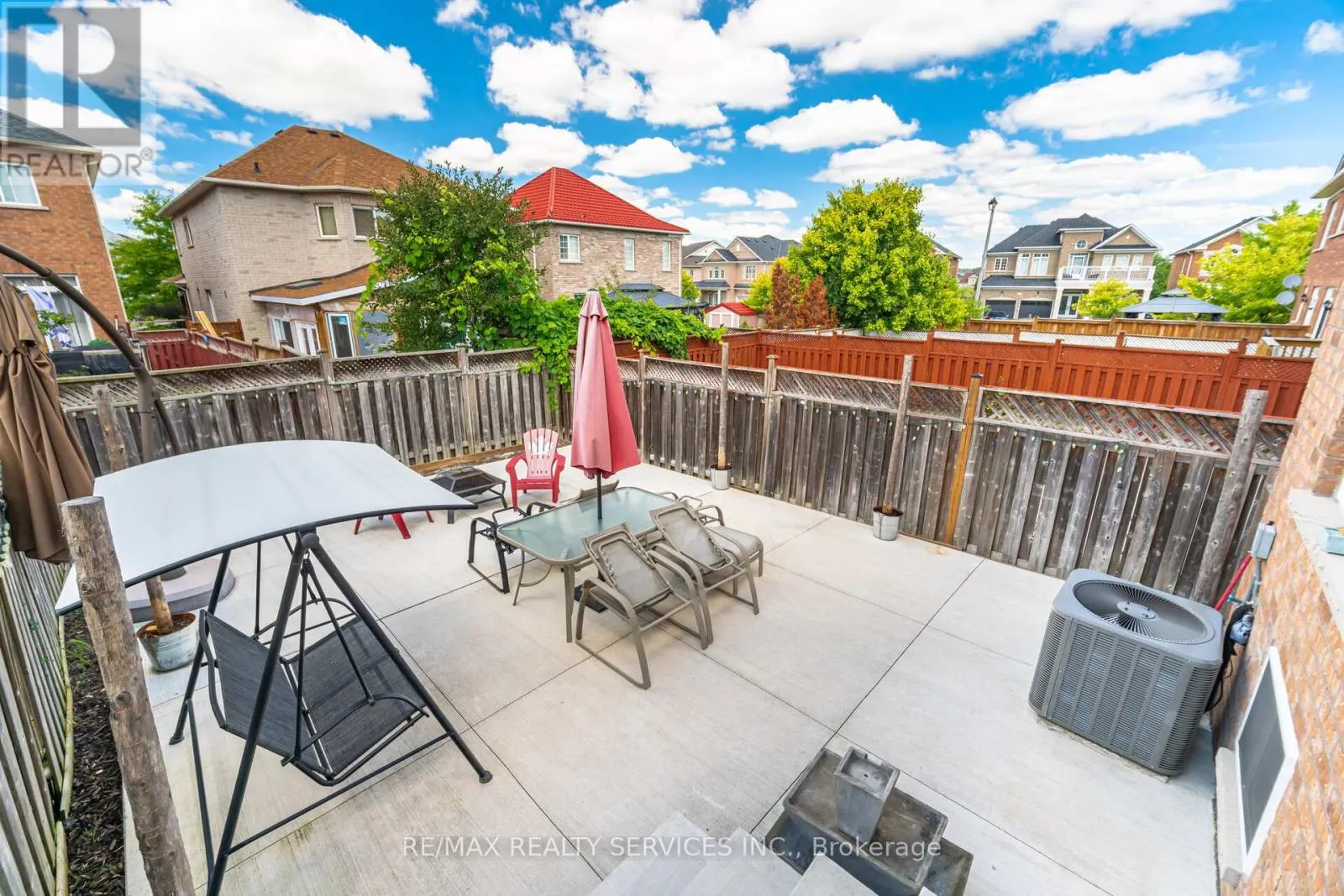 10 MARTREE CRESCENT