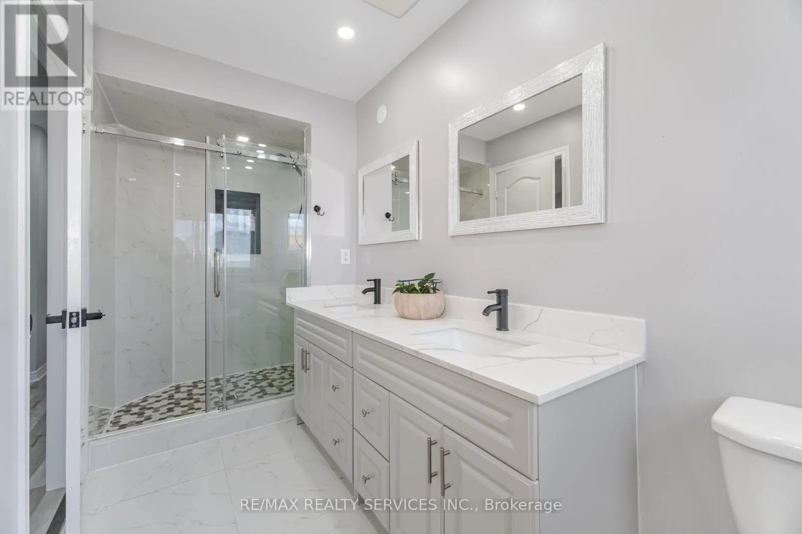 10 MARTREE CRESCENT