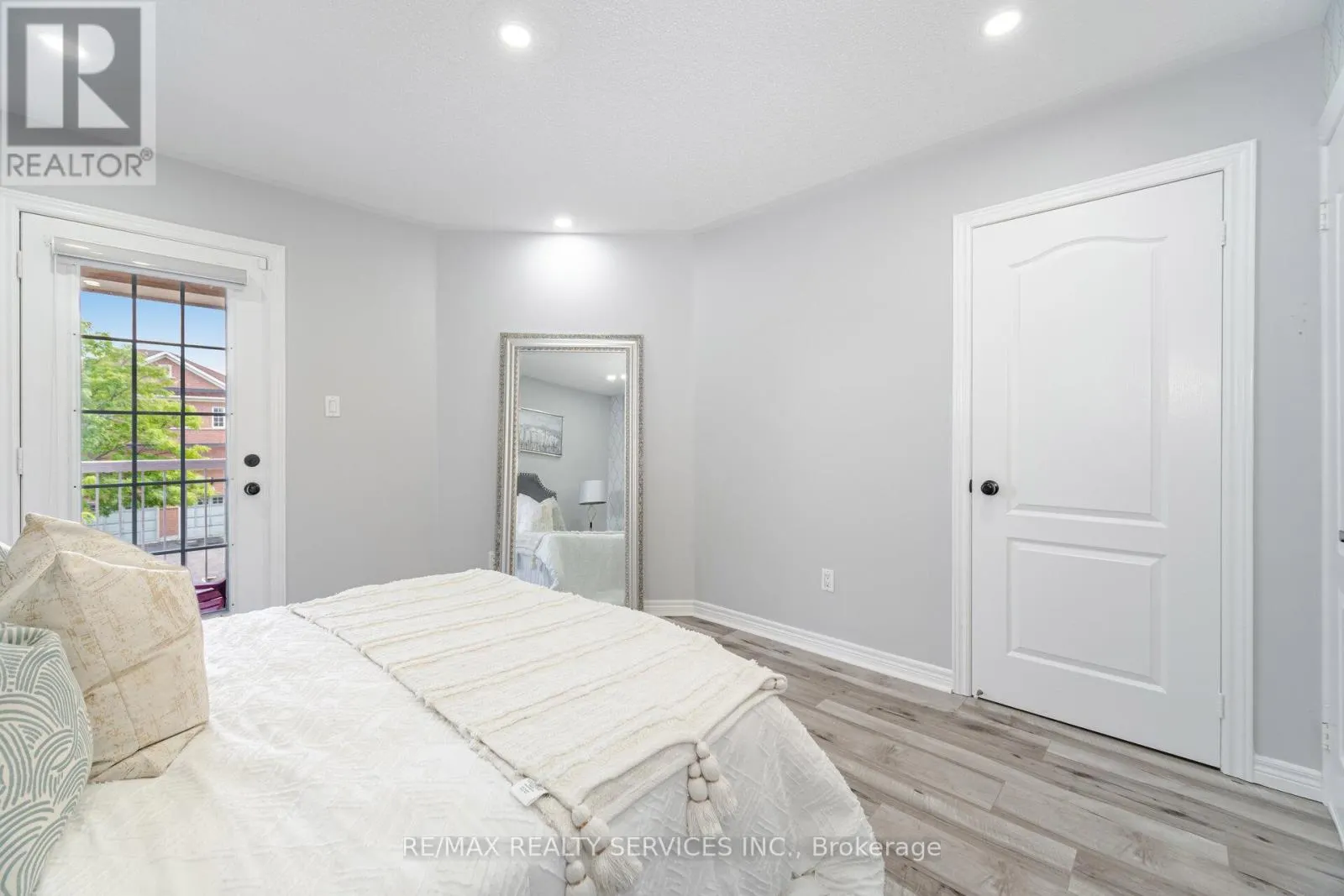 10 MARTREE CRESCENT