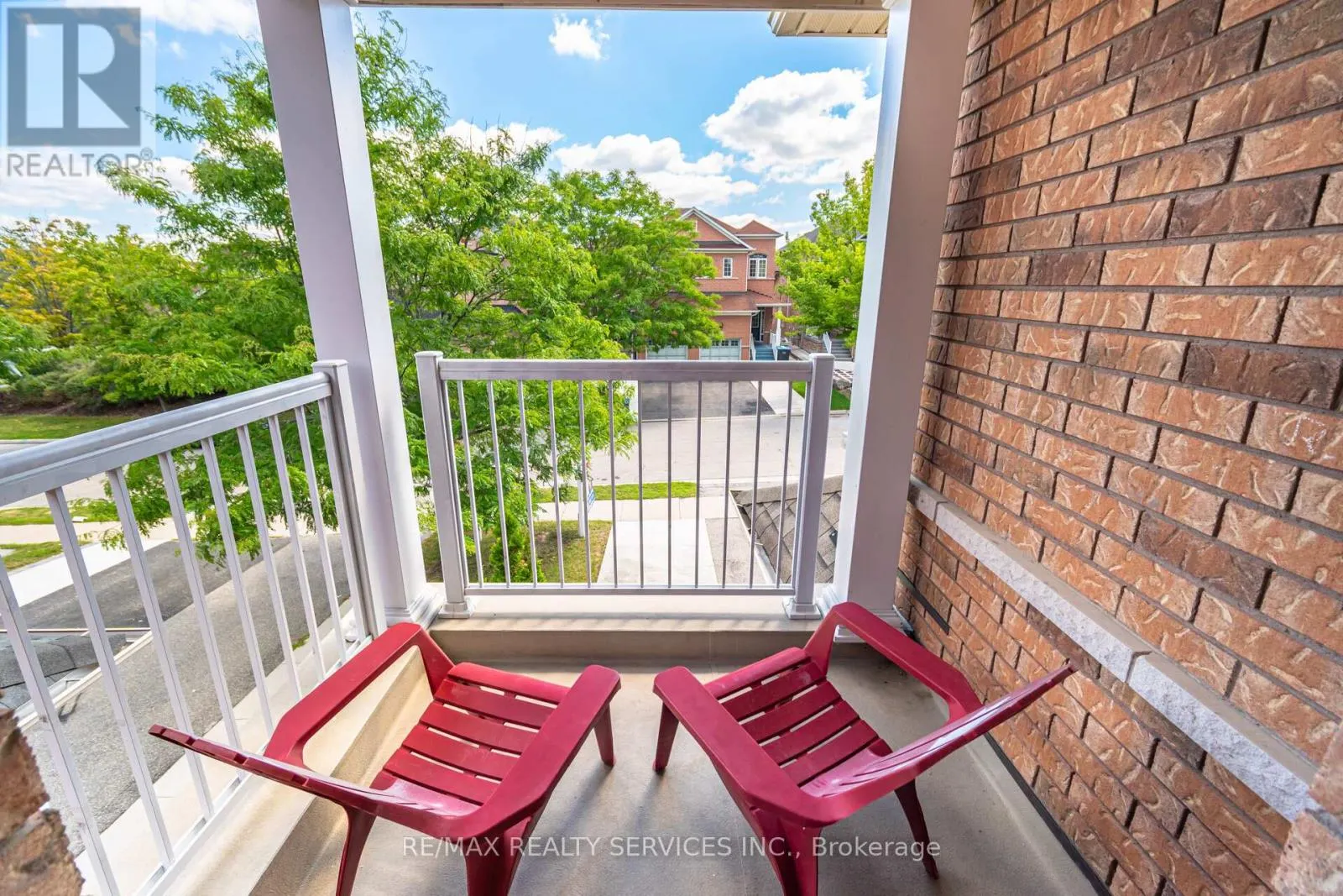 10 MARTREE CRESCENT
