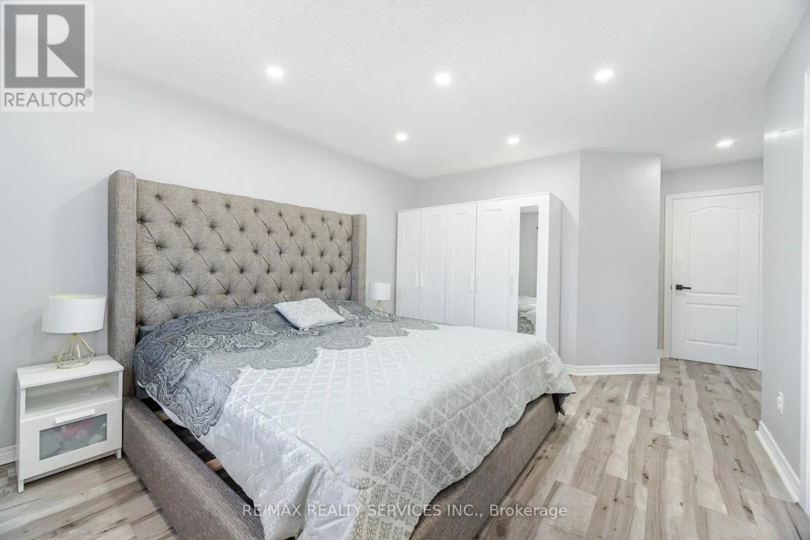 10 MARTREE CRESCENT