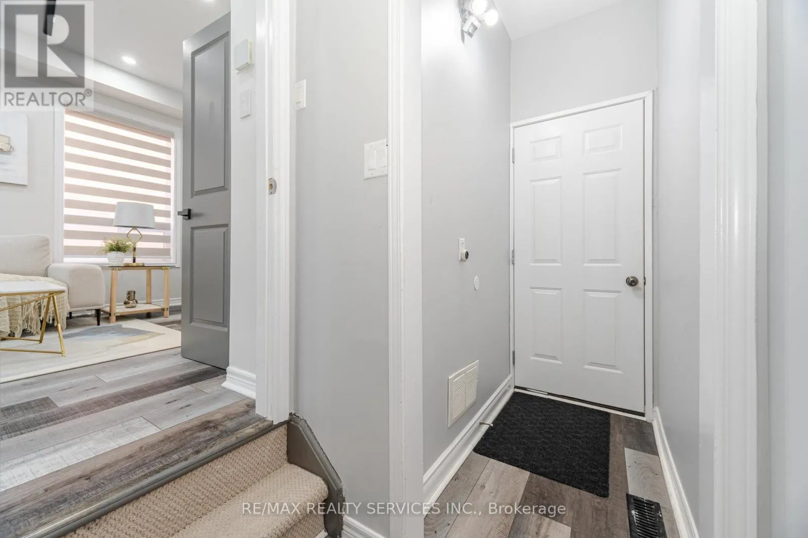 10 MARTREE CRESCENT