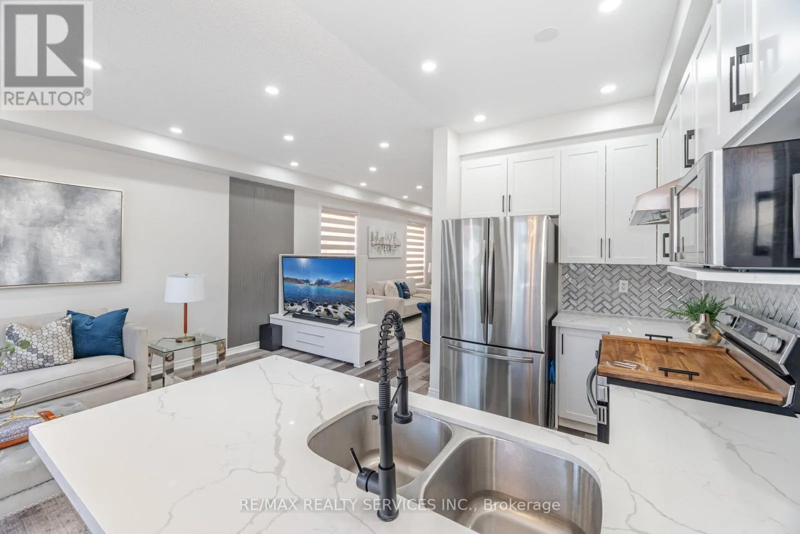 10 MARTREE CRESCENT