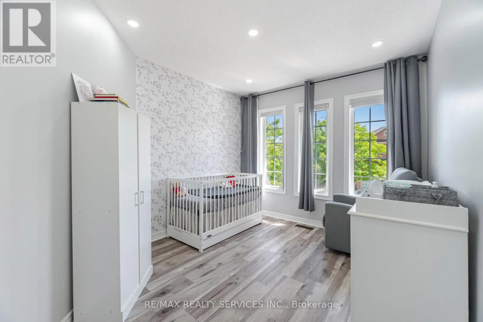 10 MARTREE CRESCENT