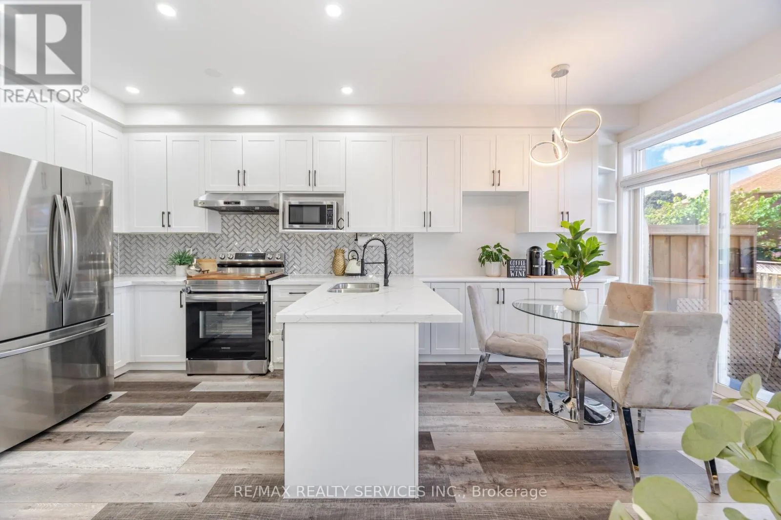 10 MARTREE CRESCENT