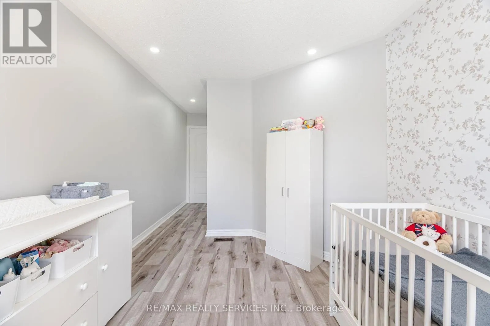 10 MARTREE CRESCENT