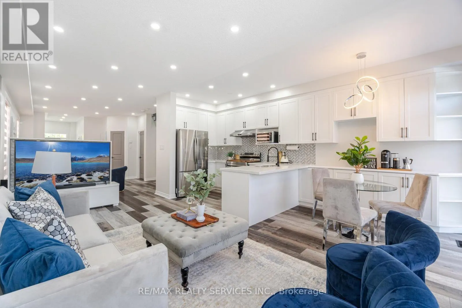 10 MARTREE CRESCENT