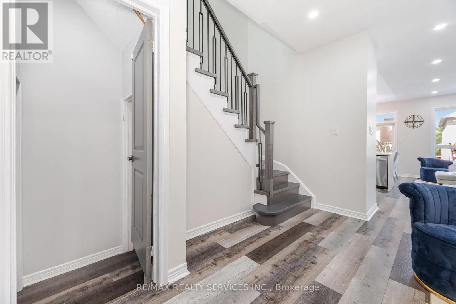 10 MARTREE CRESCENT