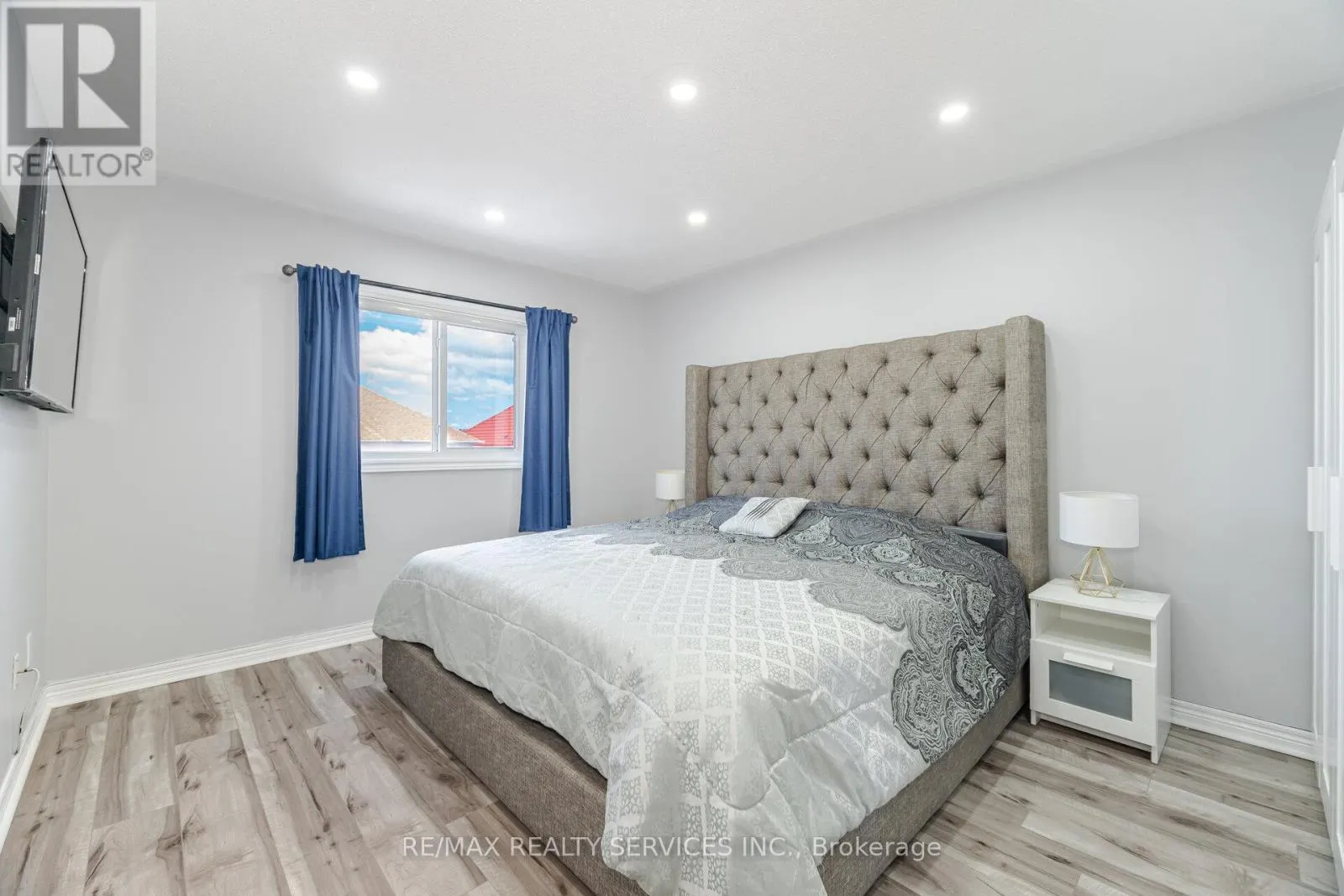 10 MARTREE CRESCENT