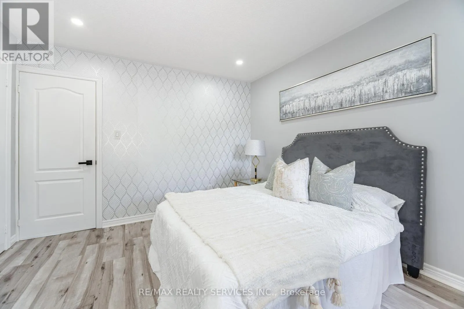 10 MARTREE CRESCENT