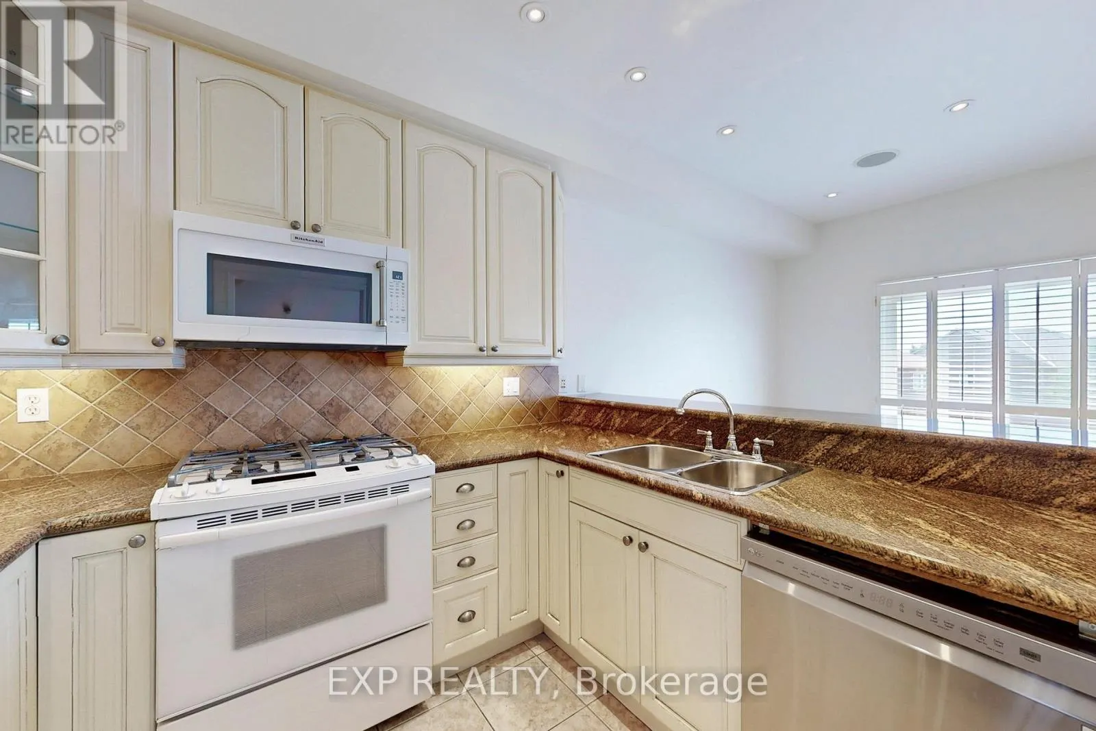 6630 OPERA GLASS CRESCENT