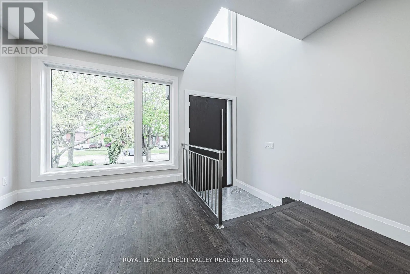 18 BELLMAN AVENUE