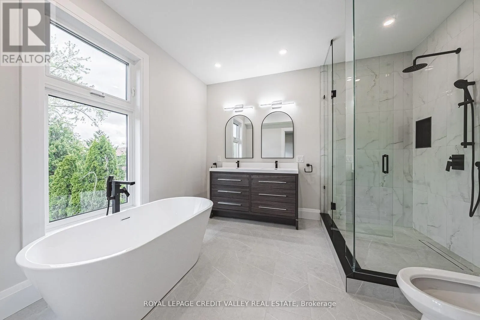 18 BELLMAN AVENUE