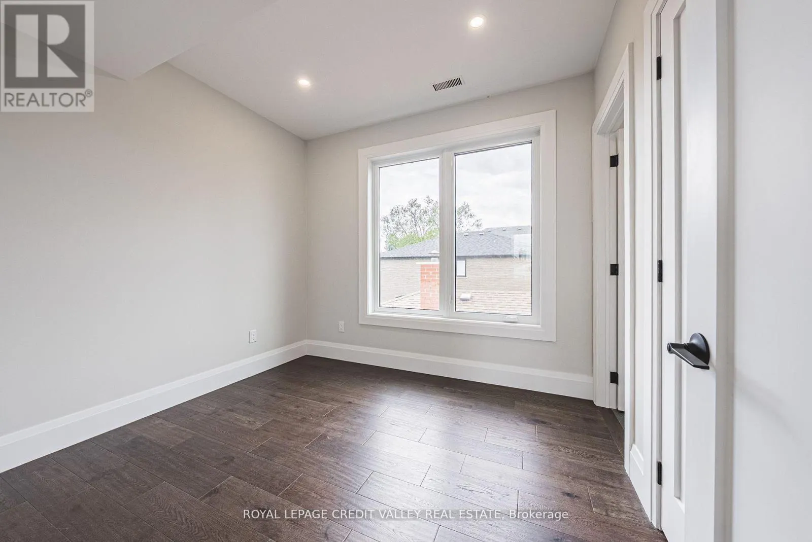 18 BELLMAN AVENUE
