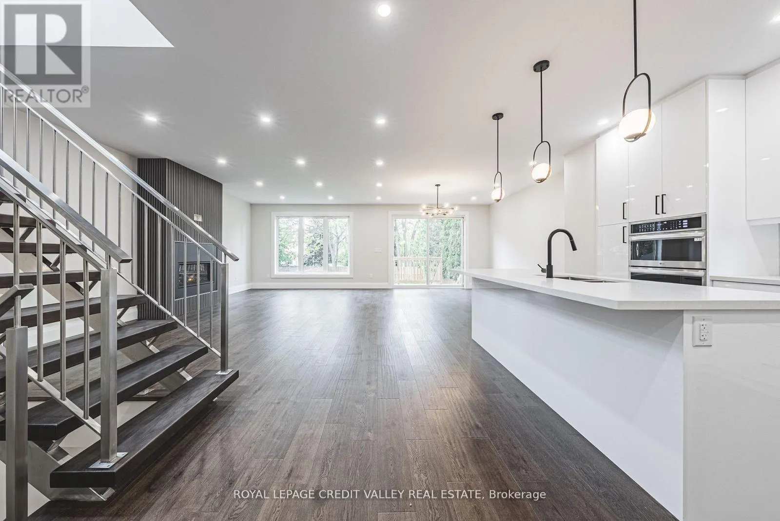 18 BELLMAN AVENUE