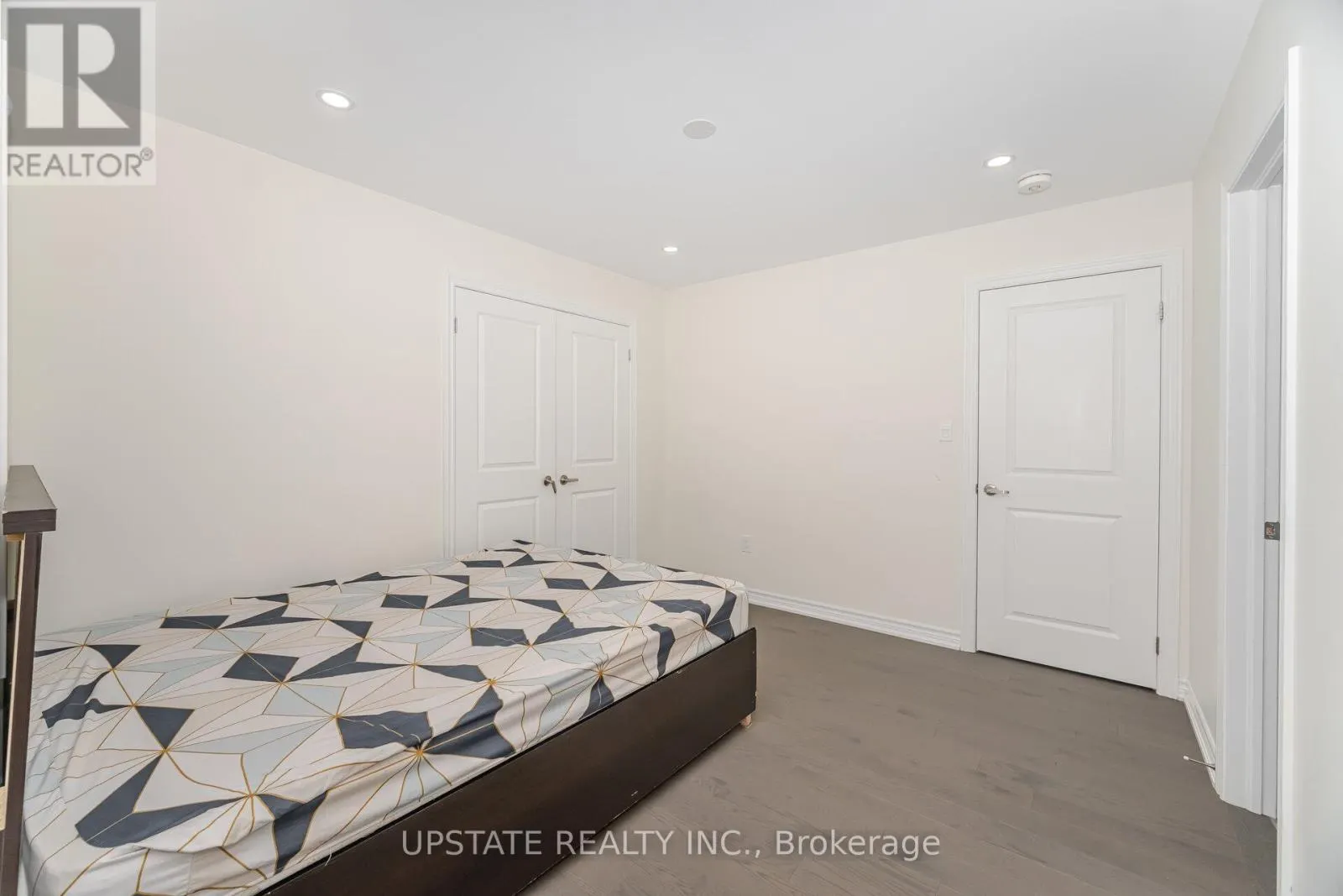 2 JENWOOD CRESCENT