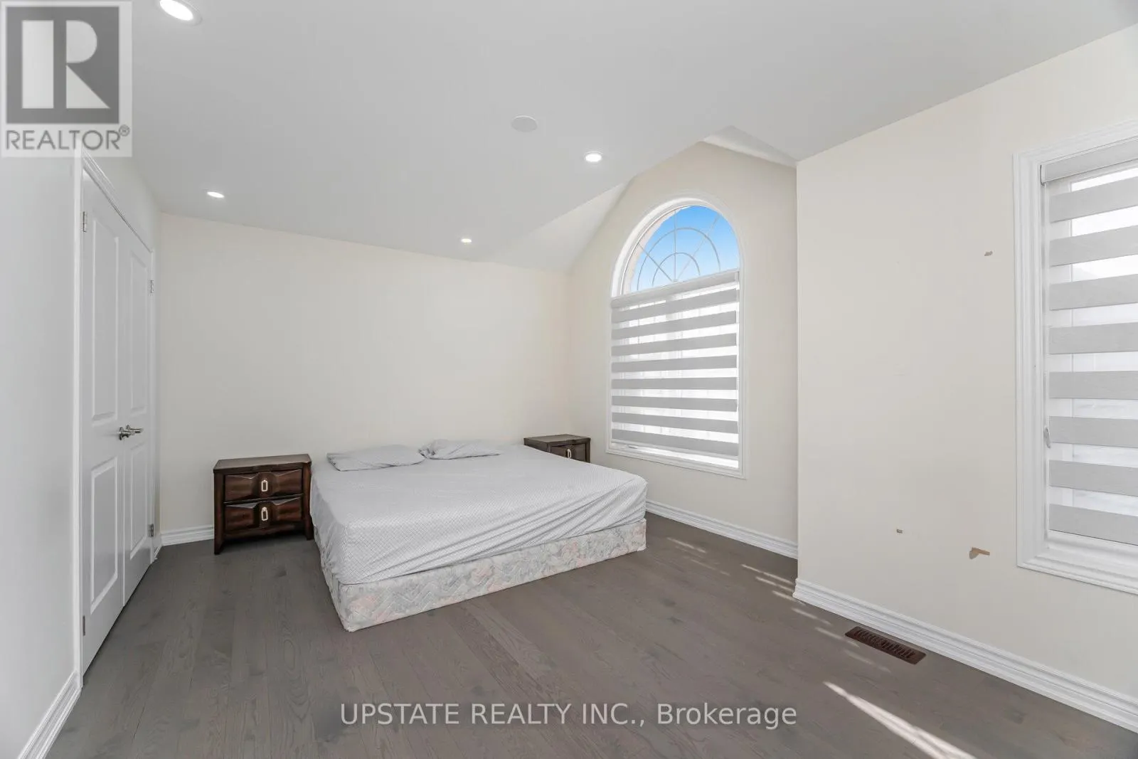2 JENWOOD CRESCENT