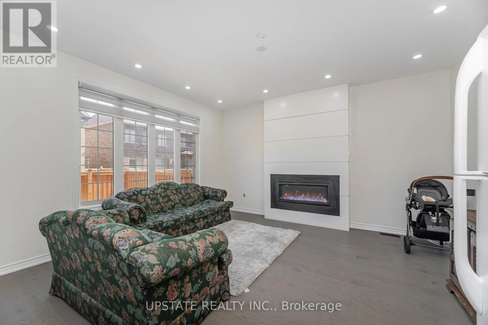 2 JENWOOD CRESCENT