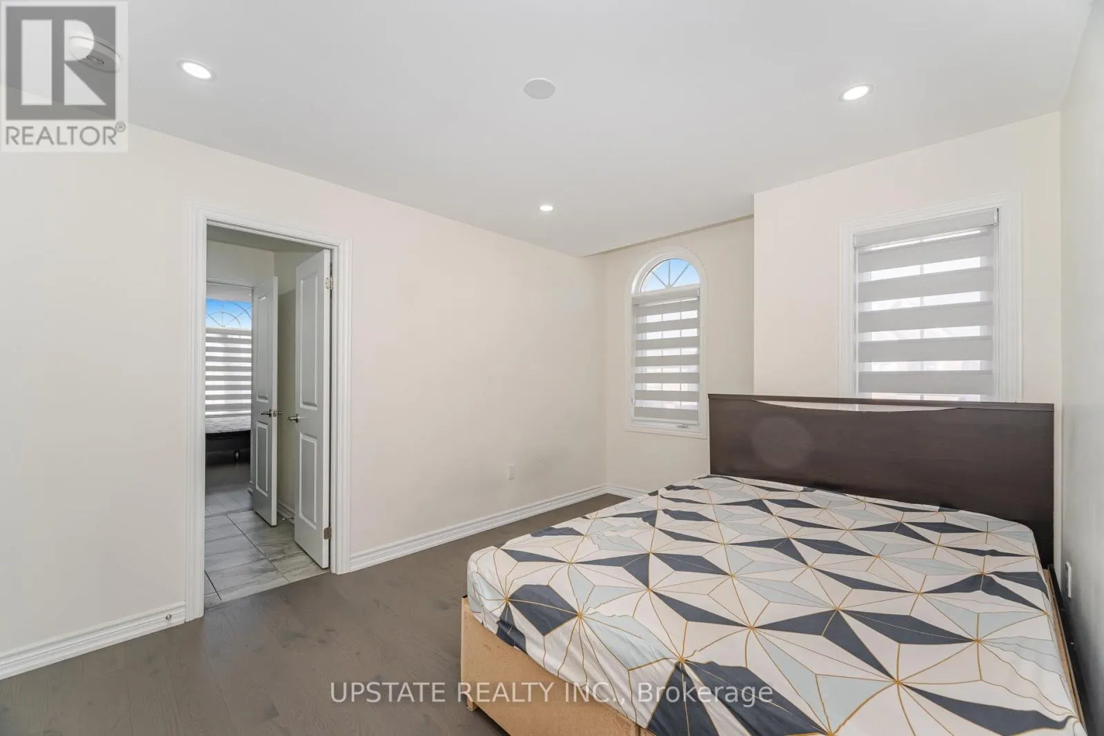 2 JENWOOD CRESCENT
