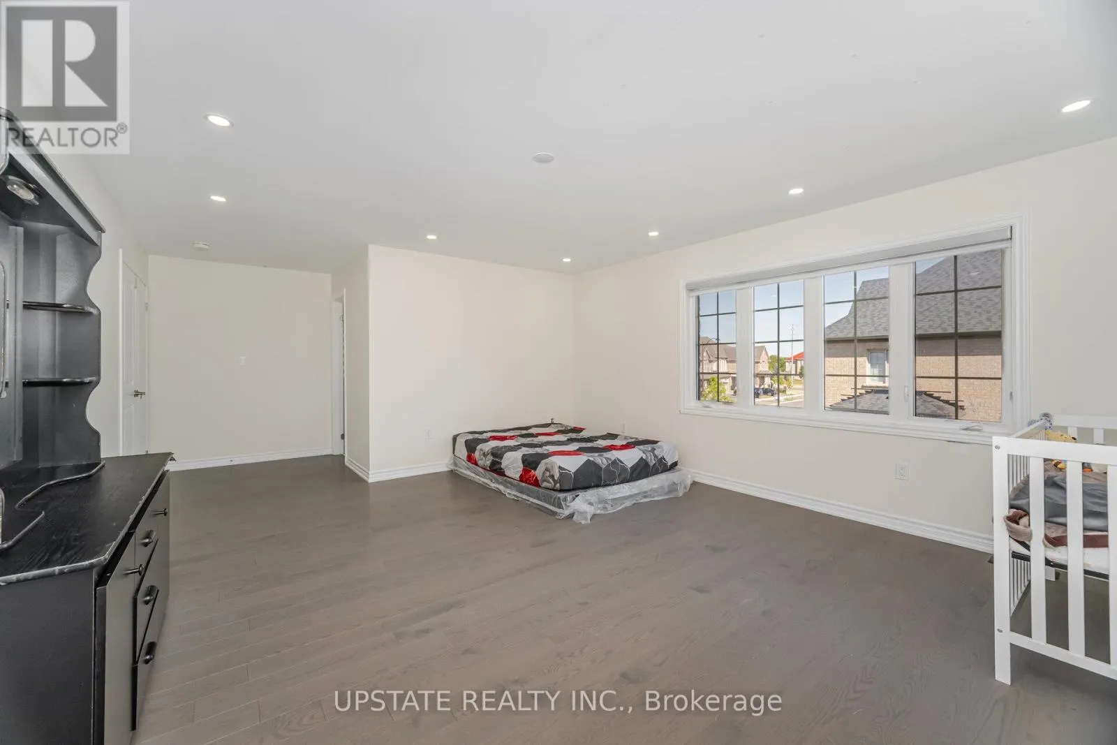 2 JENWOOD CRESCENT