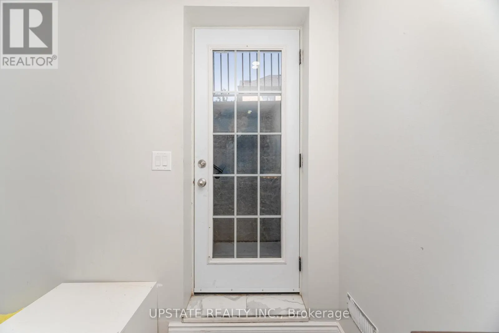 2 JENWOOD CRESCENT